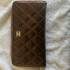 Chanel zip around quilted brown vernis leather silver hardware vintage